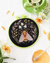 Abris Art Siuvinėjimo kryželiu rinkinys Saldus nektaras, juodas 14 ct, su karoliukais