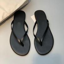 Women Flip Flops 2026 Summer New Comfortable Breathable Soft Bottom Beach Muje Lightweight Fashion Outdoor Slip on Casual Flats 36 juoda