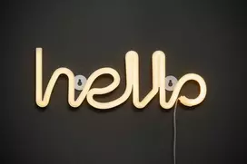 Finnlumor šviečiantis LED užrašas „Hello“
