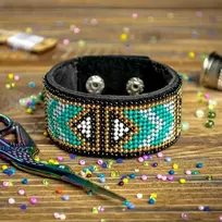 Wonderland Crafts Apyrankės siuvinėjimo karoliukais rinkinys ant dirbtinės odos PRECIOSA
