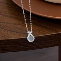 Ice Clear and Pure Small Flower Pendant Necklace, Women's Light Luxury and High-end Feeling, New Chinese Style Collarbone Chain 40CM