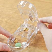1PC Portable Pill Cutter Storage Box, Mini Medicine Splitter for Small Pills, Travel Medication Organizer, Home Pill Slicer Case violetinė