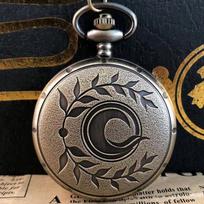 Olive leaf pattern carved quartz pocket watch Vintage bronze Fob chain Roman numerals face round dial necklace Lucky timepiece bronza