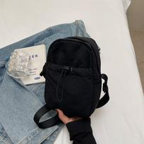 Casual and lightweight small bag Women's drawstring Crossbody mobile phone bag Spring and summer simple one-shoulder sports small square bag chaki