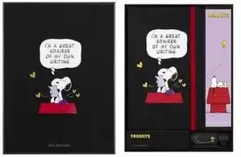 Moleskine „Peanuts“ dovanų rinkinys: užrašų knygelė su legendiniu „Peanuts“ paveikslu ir 12 „Blackwing“ pieštukų su drožtuku.