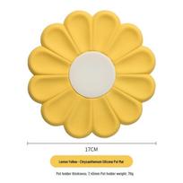 Silicone Daisy Heat-Resistant Pad: Thick, Non-Stick, Oil-Proof, Anti-Scald Pot & Bowl Mat for Kitchen. 17cm geltona