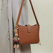 Bucket bag, new messenger women's bag, genuine leather, summer high-end underarm large-capacity commuter bag, bag.