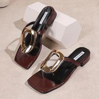 Foreign trade large-size flip-flops women 2025 summer new European and American fashion metal buckle feet wearing beach cool slippers 35 bordinė