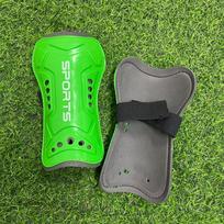 Professional Cross-Border Breathable Football Shin Guards with Perforated Straps, Wear-Resistant Calf Protection, and Insert Plates. žalia spalva
