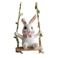Triušio ant sūpynių papuošalas Patvari derva Vandeniui atsparus kabantis dekoras su kanapių virve ir lapo dizaino pakabuku stalviršiui Rabbit