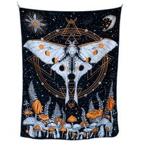 Tapestry Moth Trippy Mushroom Witch 75x100 juoda