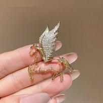 New Fashion Rhinestone Pony Brooch For Women Men Zodiac Horse Pins Backpack Decoration Coat Clothes Accessories New Year Gifts