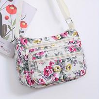 Women's Crossbody Bag with Classic Floral Pattern Zipper Closure Casual Shopping Tote, Travel Accessory, Fashionable Purse, Stylish Crossbody Purse smėlis
