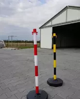 Stulpelis su pagrindu (baltos ir raudonos spalvos) 900 mm