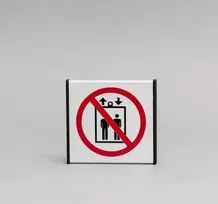 *Ženklas informacinis 1.3 Liftas kroviniams, 93x93mm