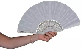 Vėduoklė balta su ornamentais 45 cm