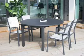 Lauko baldų komplektas Venture Design Valgomojo komplektas Marbella stalas ir Copacabana kėdės 140x74 cm juodos ir pilkos spalvos aliuminis