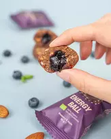 Energy Ball Blueberry and Apple – ekologiškas energinis rutuliukas su šilauogėmis ir obuoliais | Vilgain (30 g)