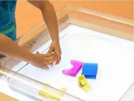 MASTERKIDZ akrilinis vandens ir smėlio žaidimų konteineris – kvadratinis