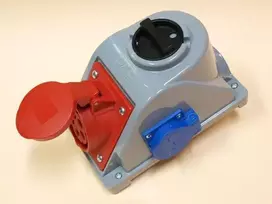 PCE Kištukinis lizdas su jungikliu L- 0- P 32A 5P 400V 230V IP44 COMBO- POL (960625411W)