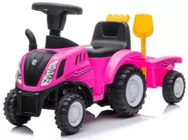 Megaleg „New Holland T7“ vaikščiojantis traktorius su priekaba ir įrankiais, rožinis