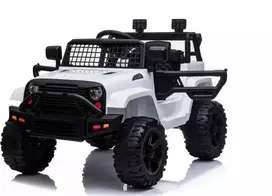 Ramiz Elektromobilis Jeep Dark Night, Baltas