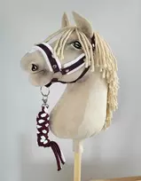 Super Hobby Horse Hobio žirgo kantaras A3 su baltais pūkais ir pavadžiu (balta-vyšninė)