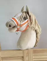 Super Hobby Horse Reguliuojamas kantaras hobi arkliukui – oranžinis su balta pūkine apdaila