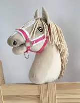 Super Hobby Horse Reguliuojamas kantaras hobi arkliukui – tamsiai rožinis su balta pūkine apdaila