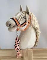 Super Hobby Horse Hobio arklio kantaras A3 su juodu kailiuku ir pavadžiu (juoda/oranžinė)