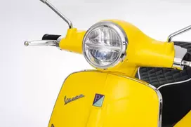 Elektrinis motoroleris Vespa ROMA, Geltona