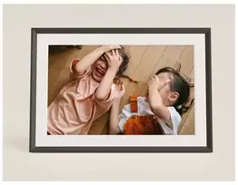 AURA „Aura Frames Carver“ kilimėlis – skaitmeninis nuotraukų rėmelis – 25,7 cm (10,1 colio) – 1280 x 800 – žvyro spalvos su baltu kilimėliu