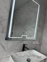 LED Veidrodis su anti-rasojimo funkcija, laikrodžiu ir termometru 80x100cm