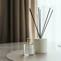 Lukata Namų Kvapas kartu su Elegantišku Baltu Gipso įdėklu namų kvapui - Rankų darbo - 100ml talpos