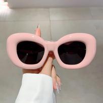 Vintage Cat-Eye Shaped Trendy Sun Glasses Vintage Oculos De Sol Feminino Eyeglasses for Ladies and Gentlemen Female Style Sun Shades Glasses 1PC