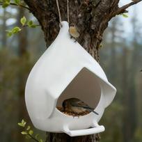 Plastic Hanging Bird Feeder Waterdrop Shape Outdoor Weatherproof Lightweight Bird Attractant for Patio and Yard balta