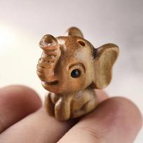 Miniature Figurines Natural Sandalwood DIY Craft Carving Lovely Small Elephant Ornaments Home Decoration Children Gift Pendant white