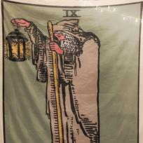 The Hermit Tapestry by Rider Tarot 75x100 juoda