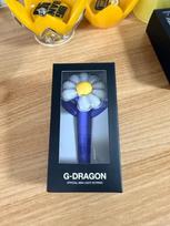 G-DRAGON pre-sale cheering stick keyrings now on sale