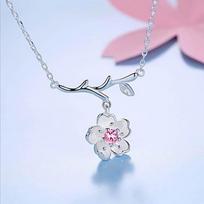 Bella Box Karštai parduodami pakabukai Kaklo papuošalai Sakura Cherry Blossoms Temperament Klasikiniai karoliai Pakabukai Moterims Vestuvės Sužadėtuvės Moterims Dovanos Papuošalai balta/rožinė