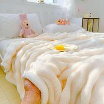 Fleece pledas sofai, lovai – 3D banguotas žakardinis minkštas ir šiltas dekoratyvinis pūkuotas pledas – Jaukus, purus, pliušinis lengvas levandų 100x150cm pieno baltumo spalva