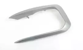 BMW F20 F21 priekinių grotelių apdailos užraktas kairėje pusėje originalus 51118070323