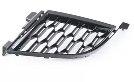 BMW G20 grotelės centrinės dešinės pusės originalios 51118075602