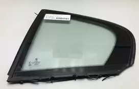 BMW F30 šoninio lango ventiliacijos anga kairėje pusėje originali 51357269553