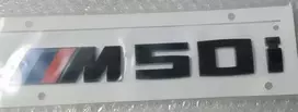 BMW X6 G06 blizgus juodas bagažinės ženkliukas M50i originalus 51142472842