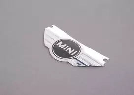 BMW F55 emblema su ženkleliu originali 11127594876