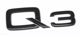VAG AUDI Q3 logotipas Juodas bagažinės SQ3 RSQ3 ženkliukas 83A071803 Originalus