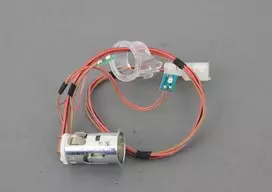 NAUJAS OEM BMW F10 F11 F12 F13 E70 E71 CIGARETĖS ŽIEBIMO KIŠTUKAS 6977675