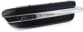 Originalus priekinis sparno apdailos grotelių su emblema kairėje BMW M3 E90 sedanas 2007-2011