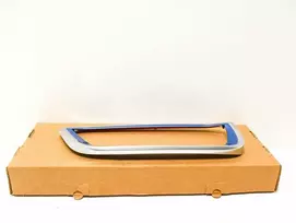 Originalus BMW I3 priekinis radiatoriaus grotelių rėmas su mėlynu apvadu dešinėje OEM 51137375884